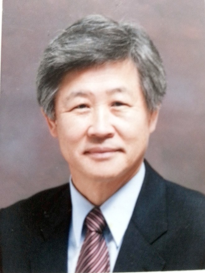 손운산 교수
